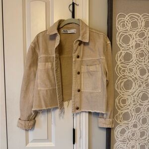 Zara Beige Cropped Denim Jacket in XS